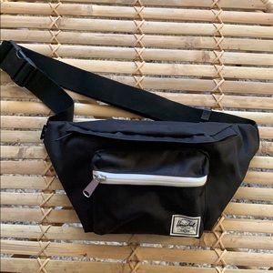 Herschel “seventeen hip pack”